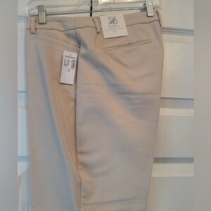 NWT ROZ & ALI SIGNATURE FIT ANKLE WRINKLE RESISTANT KHAKI PANTS